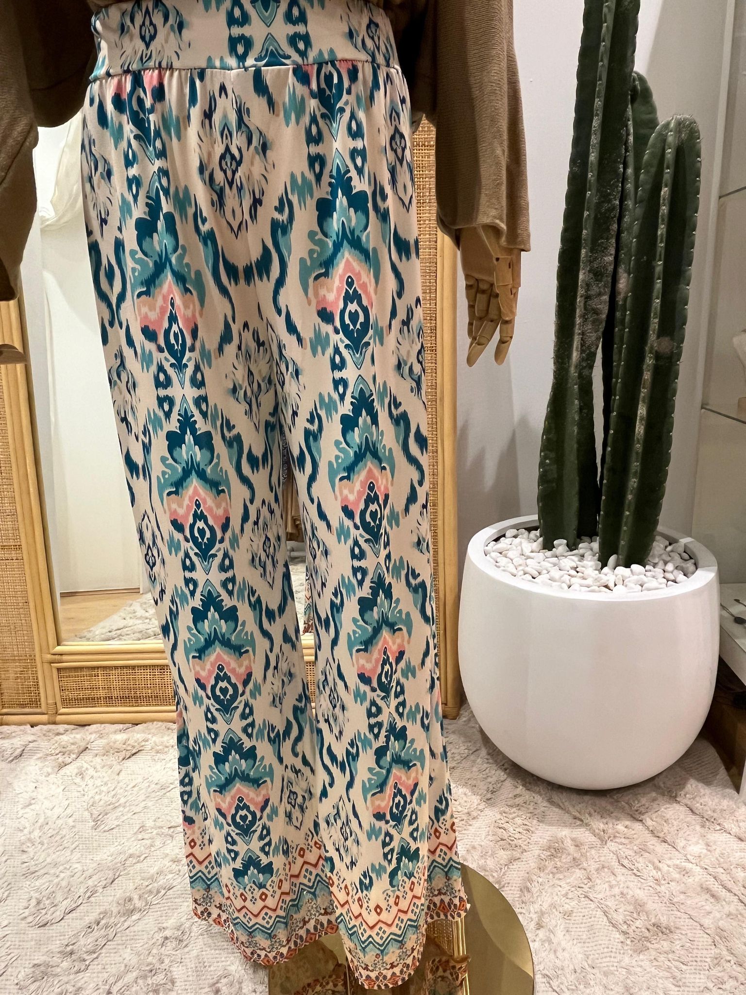 Elastic pattern bohemian pants