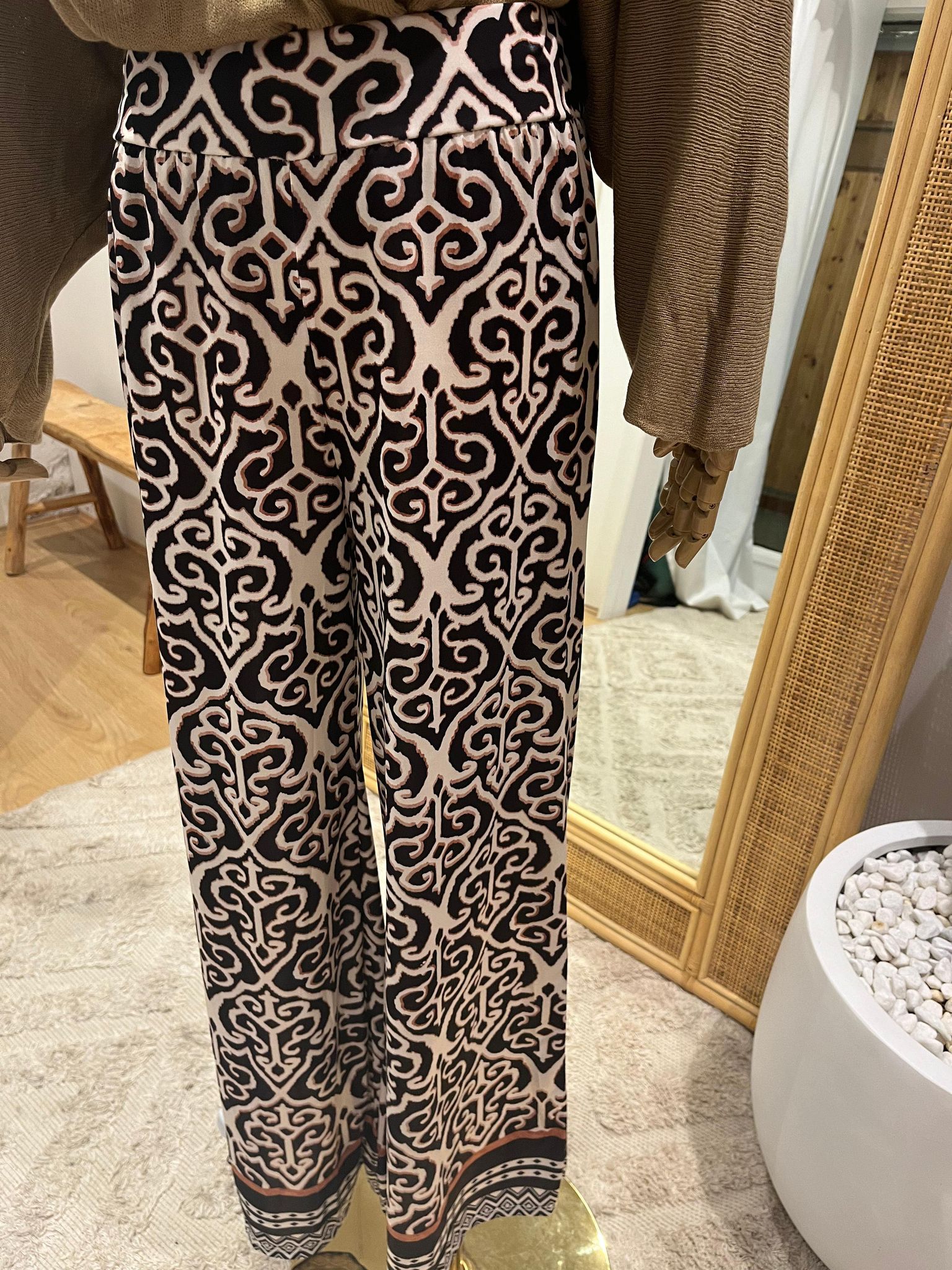 Elastic pattern bohemian pants